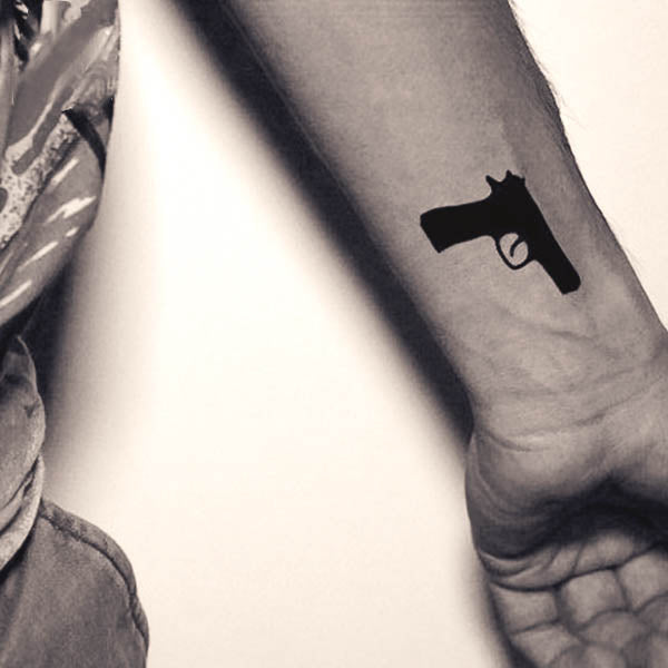 Faux tatouage guns pistolet noir & bleu Tatouage éphémère temporaire Tattoo-Ephemere