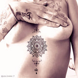 Tatouage ephemere mandala & rosace femme tatouage temporaire faux tatouages tatoo underboobs poitrine entre les seins tattoo-ephemere 