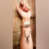 Tattoo éphémère cerf chasse chasseur triangle bois homme et femme ultra-réaliste tatouage temporaire faux tatoo fake autocollant tattoo ephemere