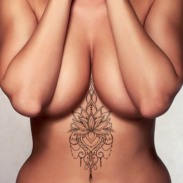 Tatouage underboobs - Bijoux & fleur lotus