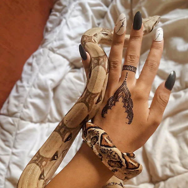 Tatouage femme henné noir éphémère faux tatouage tatouage temporaire Tattoo éphémère effet henné noir Tattoo-Ephemere