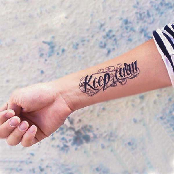 tatouage ephemere keepcalm reste calme tatouages temporaire faux tatoo fake tattoo autocollant homme femme écriture lettre décalcomanie