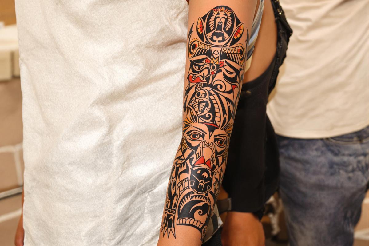 Tatouage totem indien bras complet pour homme et femme.jpg